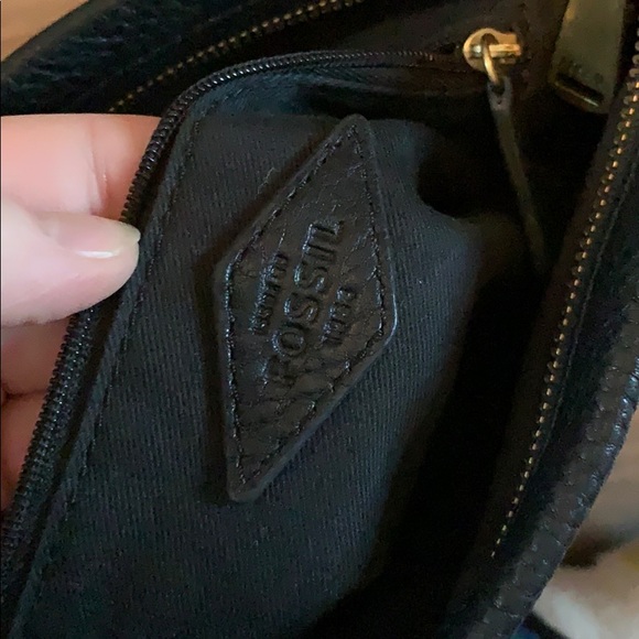 100% Authentic Fossil crossbody - Picture 6 of 6